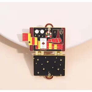 Harry Potter Hogwarts Suitcase School Trunk Enamel Pin 209-2